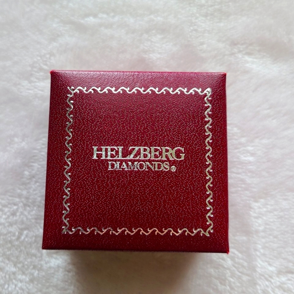 Jewlery case & gift box ONLY, no jewlery included